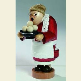 Smoker Grandmother with meal  -  17cm / 7 inch